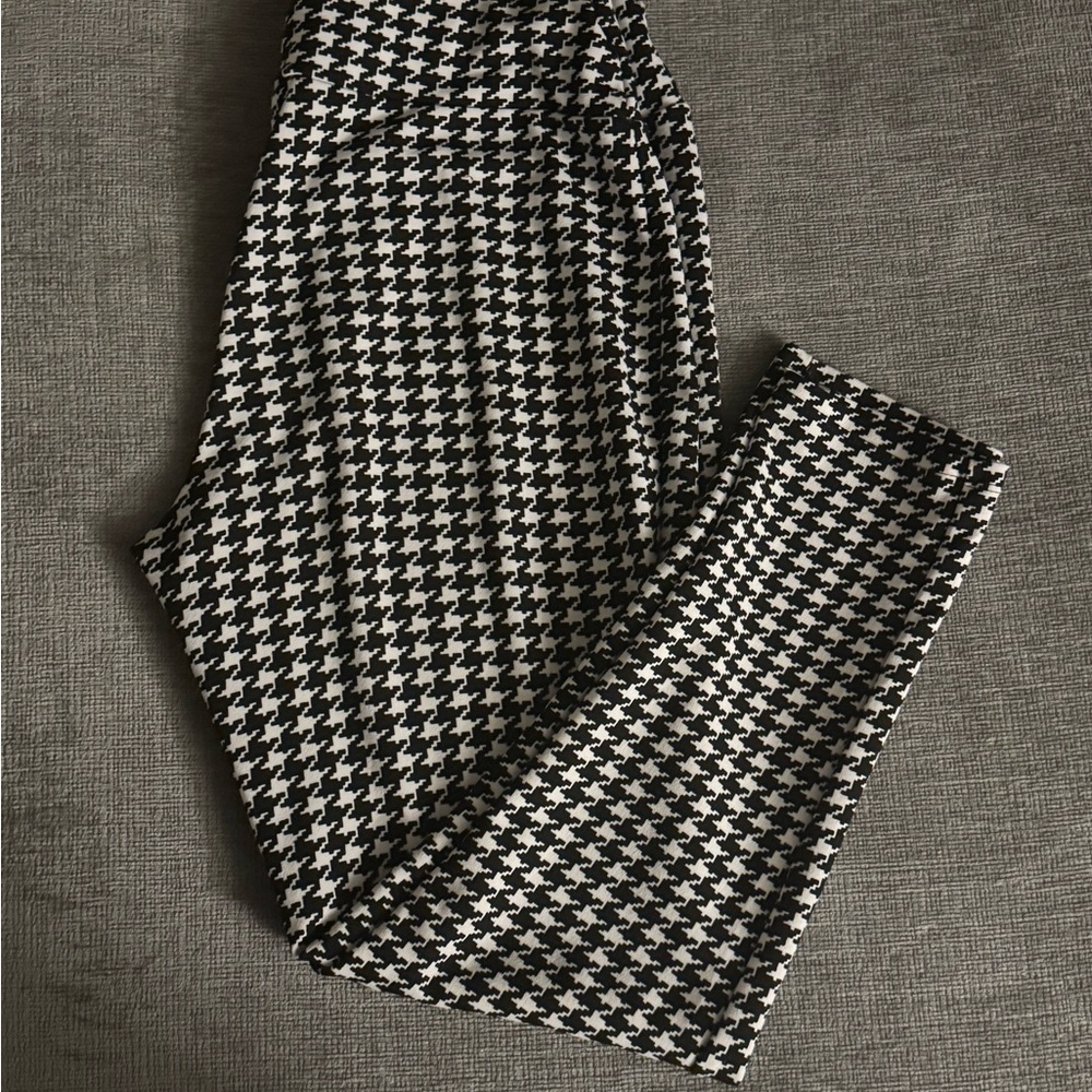 Stylish Black and White Houndstooth Women's Pantsuit - Picture 3 of 3